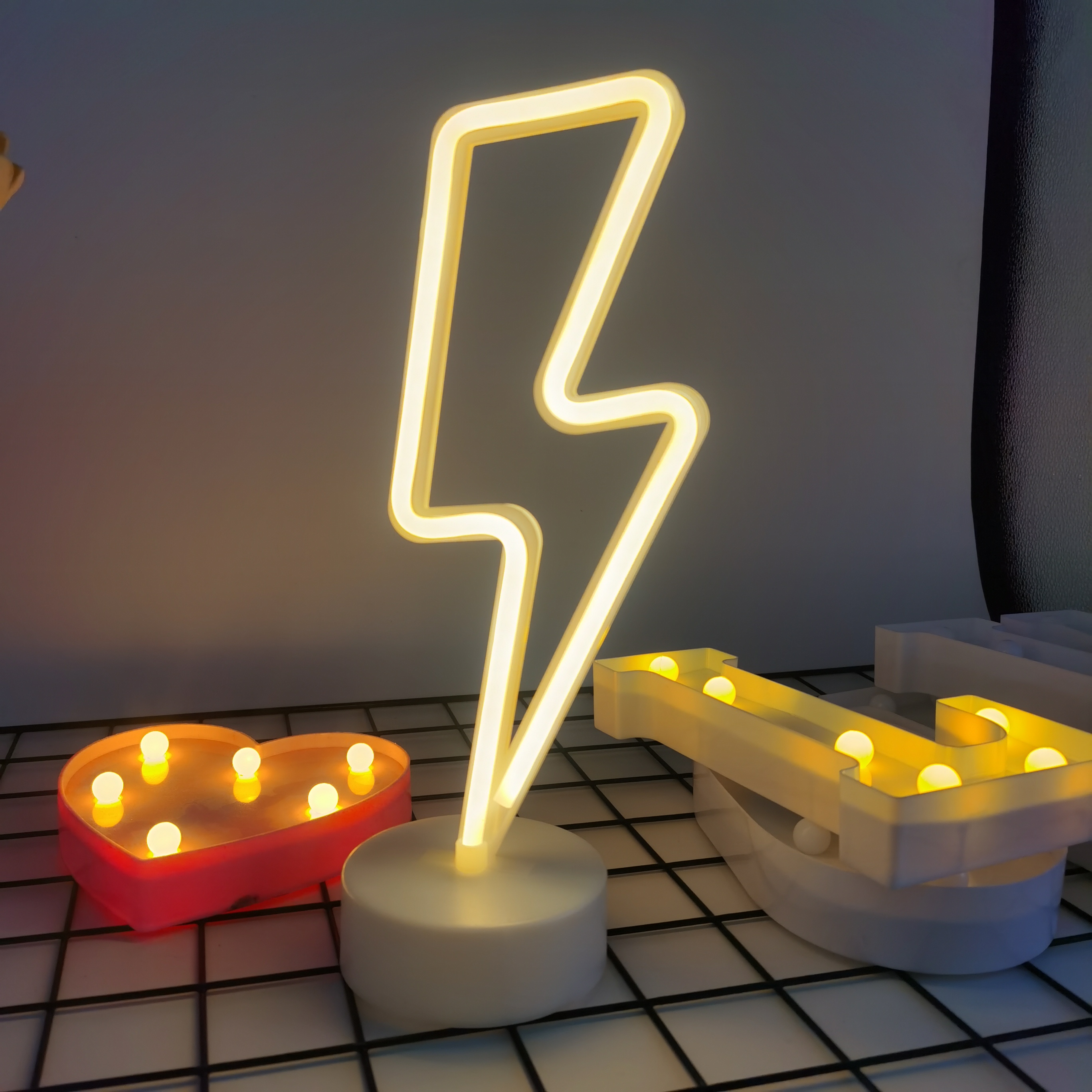 Lightning LED neon light, USB  - Party Games Girls Night 评论和价格